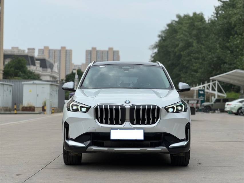 BMW X1 2023 car image #2