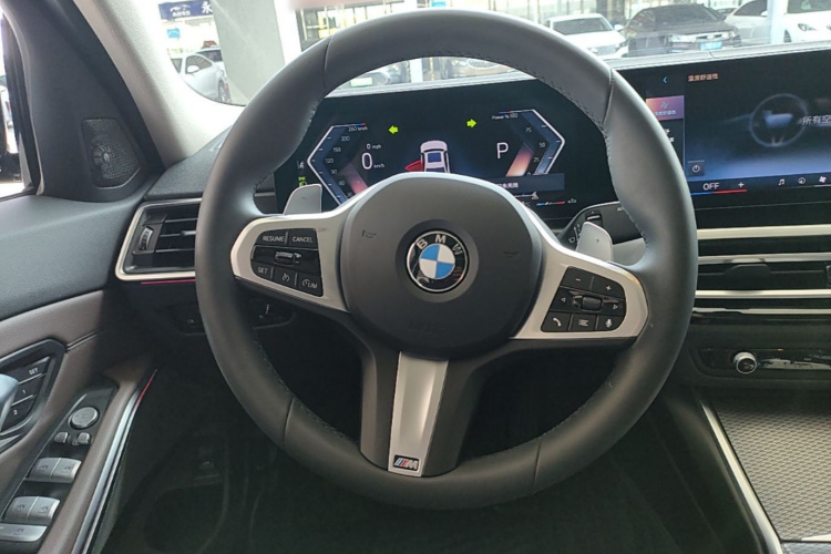 BMW 3 Series 2024 صورة سيارة #11