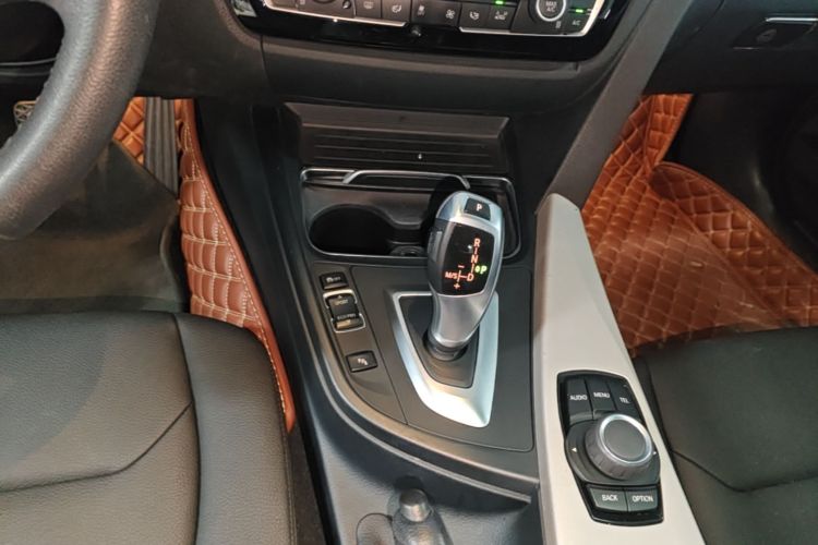 BMW 3 Series GT 2017 #21 BMW 3 Series GT 2017 car image #21