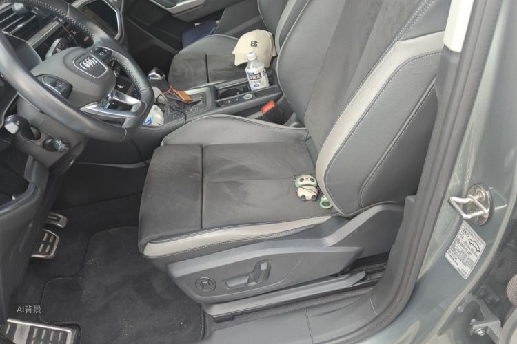 Audi Q3 2021 car image #17