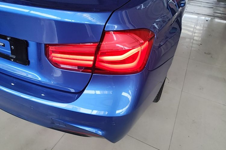 BMW 3 Series 2018 #8 BMW 3 Series 2018 car image #8