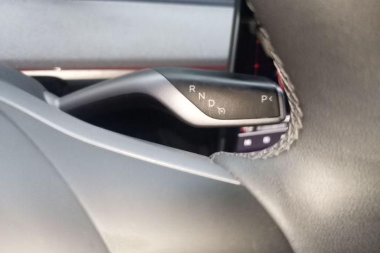 Tesla Model Y 2024 #14 Tesla Model Y 2024 car image #14