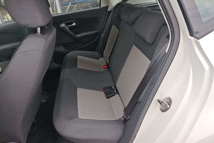 Volkswagen Polo 2016 car image #17