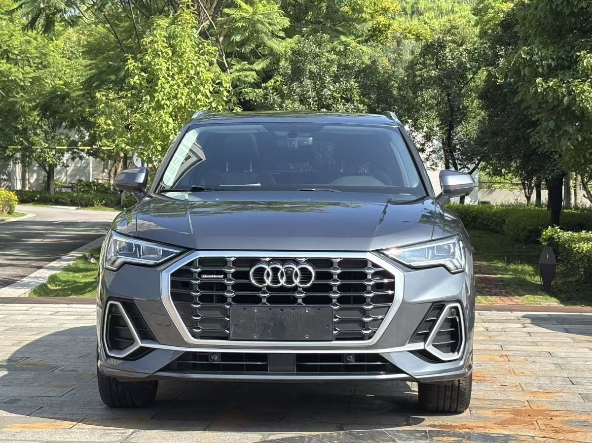 Audi Q3 2019 car image #2