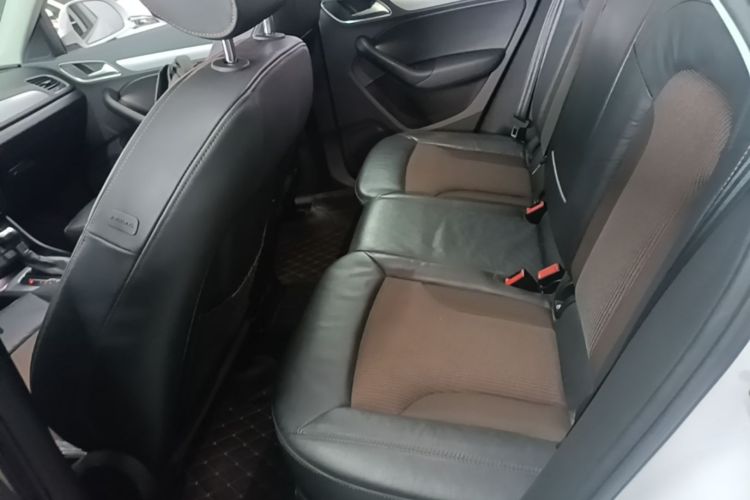 Audi Q3 2016 car image #17