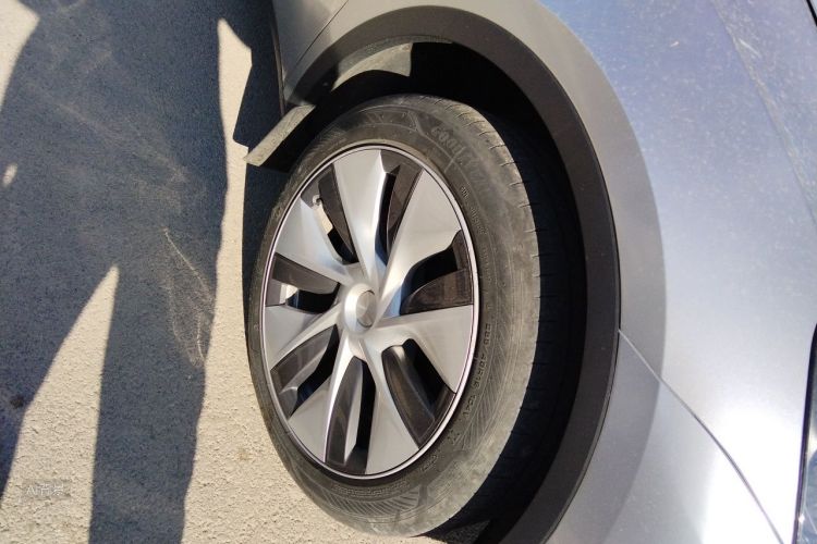 Tesla Model Y 2023 #9 Tesla Model Y 2023 car image #9