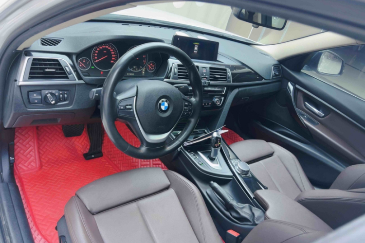 BMW 3 Series 2019 car image #13