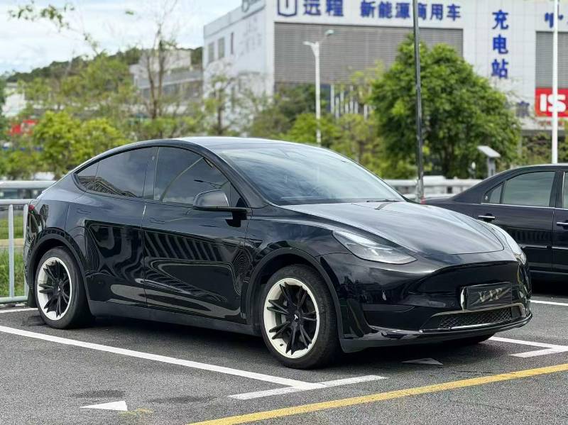 Tesla Model Y 2023 car image #3