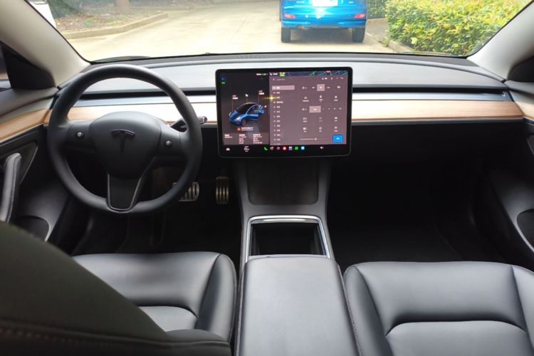 Tesla Model 3 2022 car image #11