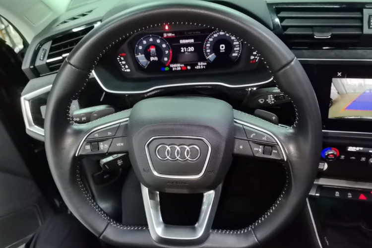 Audi Q3 2020 car image #11