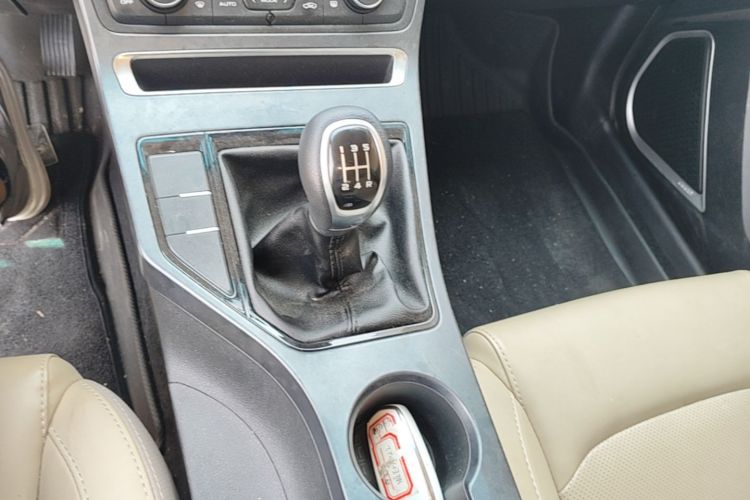 GEELY Emgrand 2019 #18 GEELY Emgrand 2019 car image #18