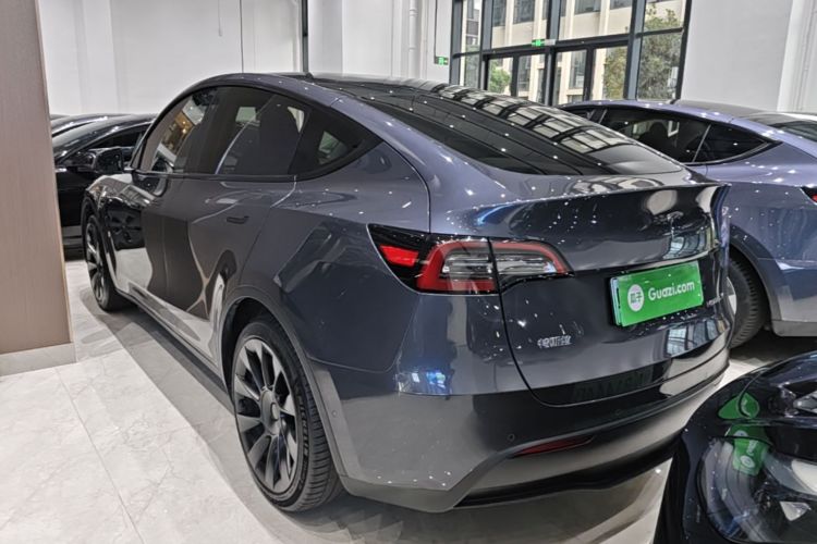 Tesla Model Y 2023 #5 Tesla Model Y 2023 car image #5