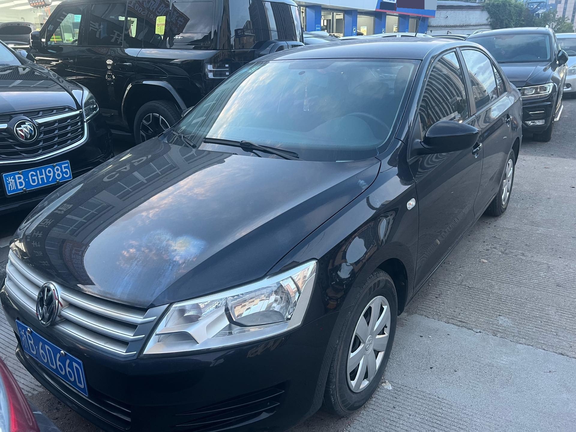 Volkswagen Santana 2013 car image 