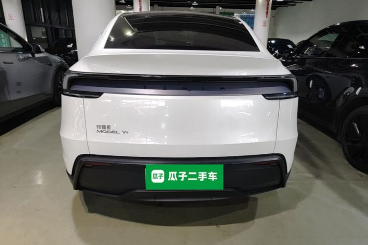 Tesla Model Y 2025 car image #6