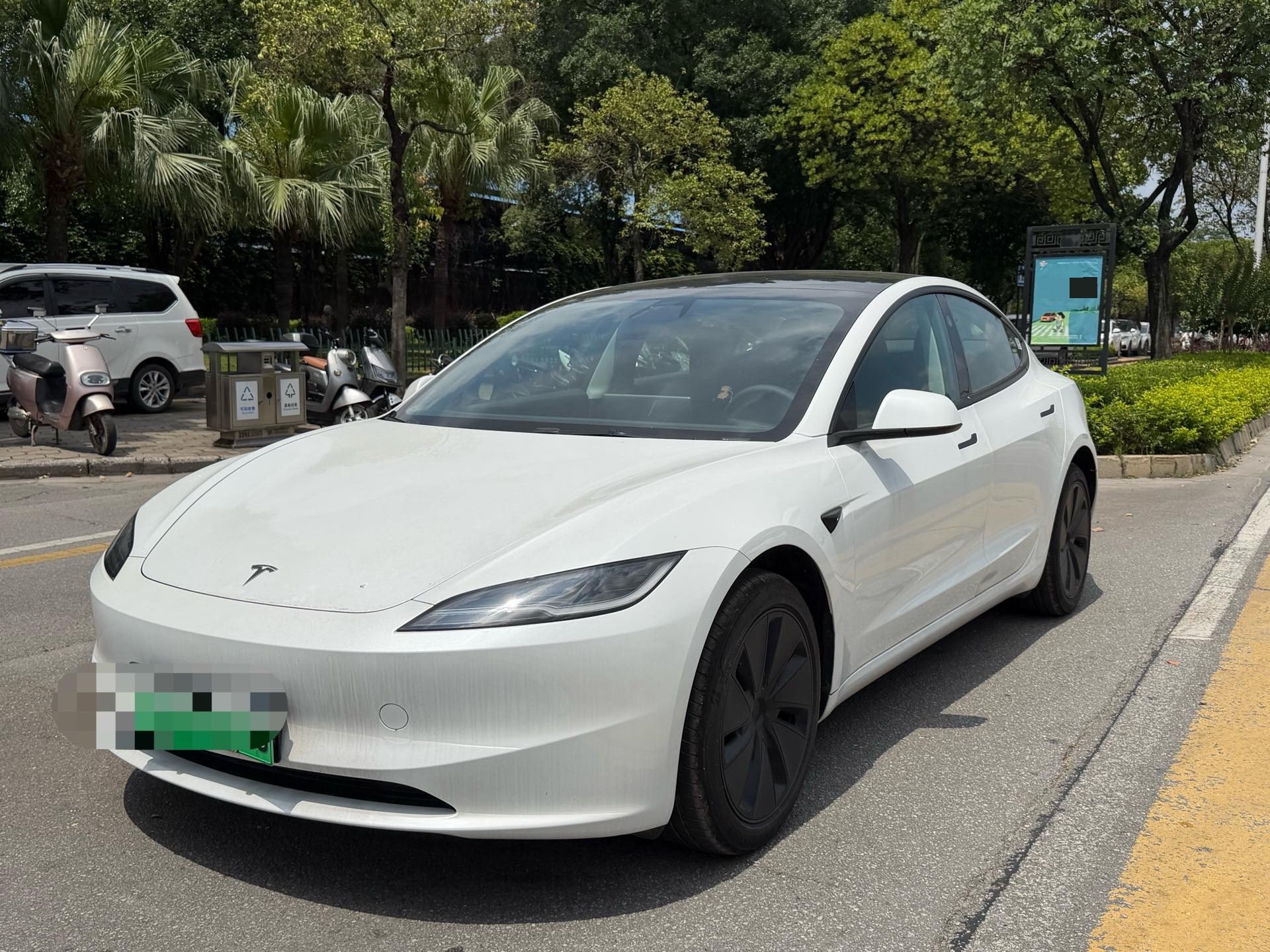 Tesla Model 3 2025 car image 