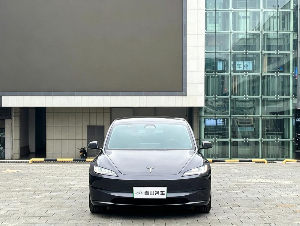 Tesla Model 3 2025 car image #2