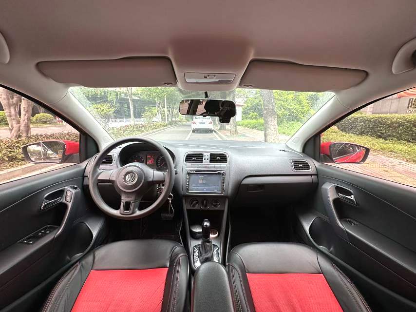 Volkswagen Polo 2014 car image #9