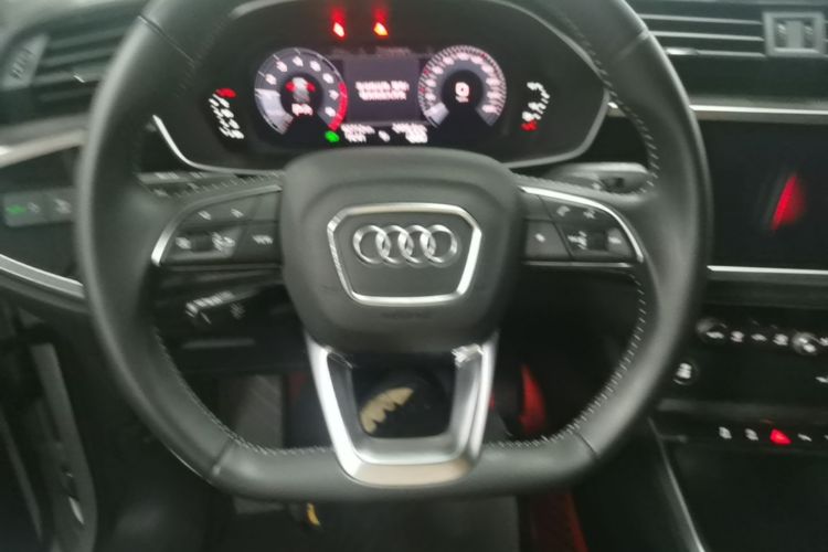 Audi Q3 2021 car image #11