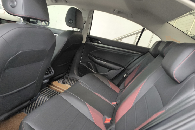 Volkswagen Bora 2021 immagine di auto #17