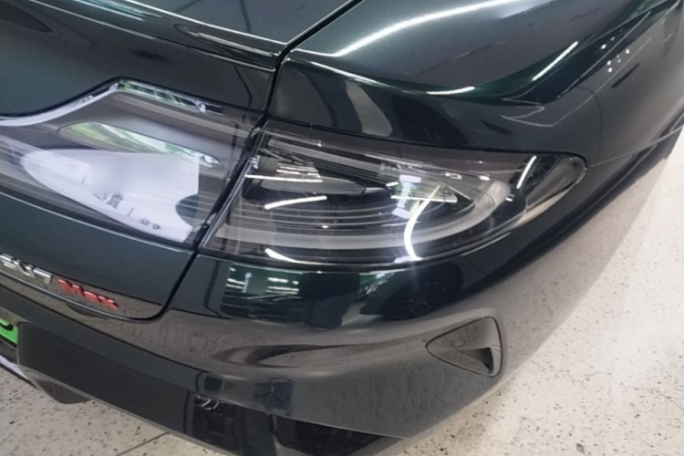 MI SU7 2024 immagine di auto #3