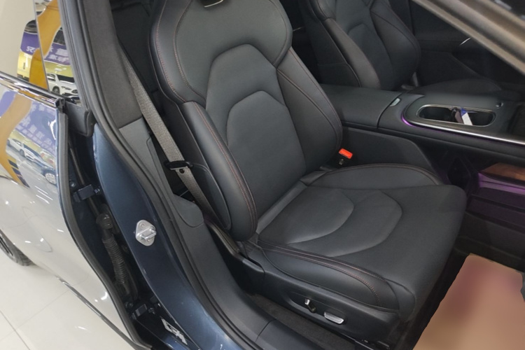 MI SU7 2025 immagine di auto #24
