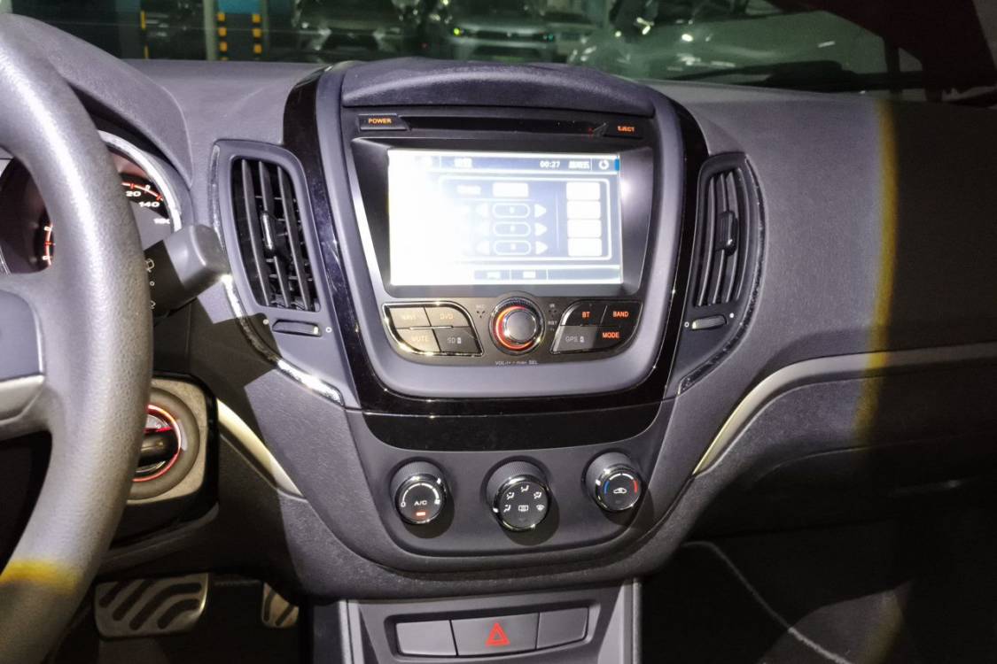 MG 5 2014 car image #26