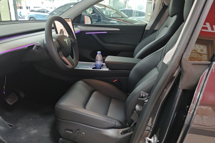Tesla Model Y 2024 #15 Tesla Model Y 2024 car image #15