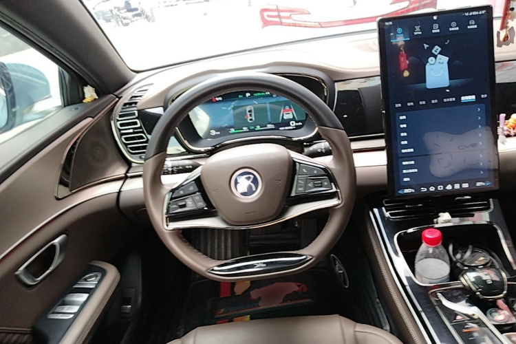 BYD Han 2023 car image #11
