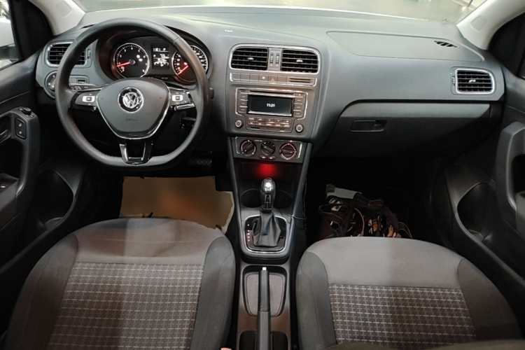Volkswagen Polo 2016 car image #11
