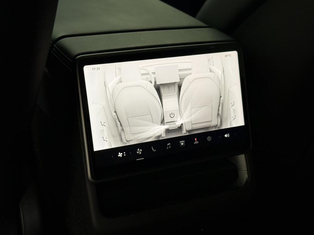Tesla Model Y 2025 #14 Tesla Model Y 2025 car image #14