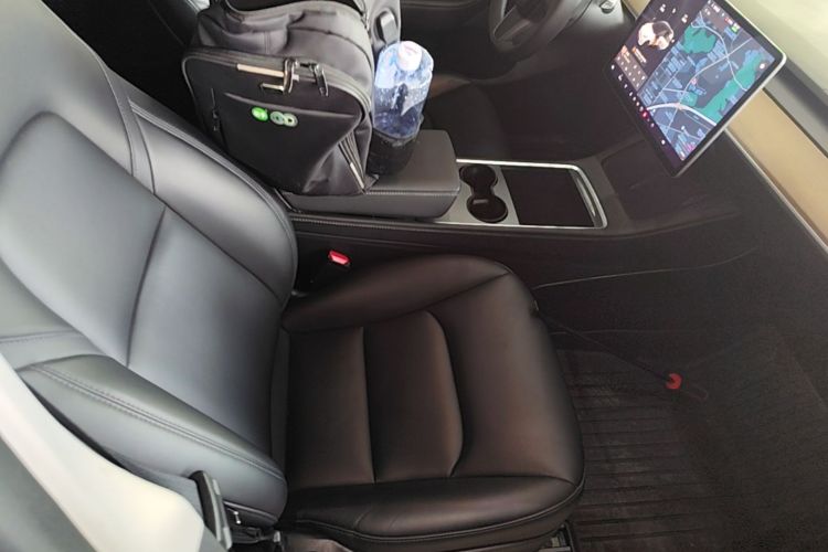 Tesla Model Y 2021 car image #24