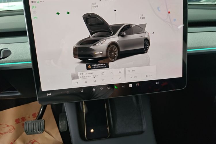 Tesla Model Y 2023 car image #13