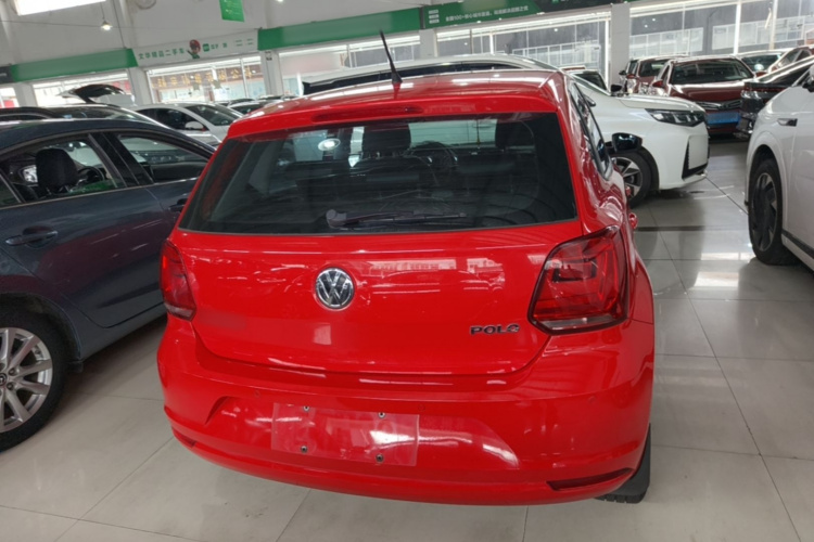Volkswagen Polo 2015 car image #6