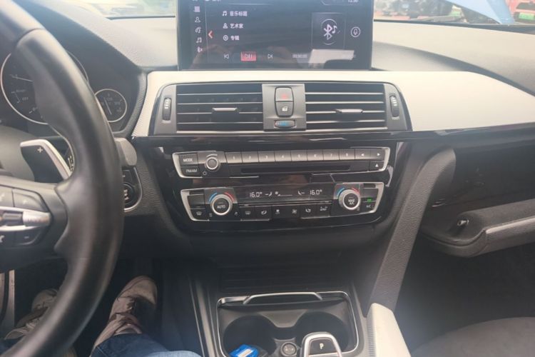 BMW 3 Series 2017 #15 BMW 3 Series 2017 car image #15