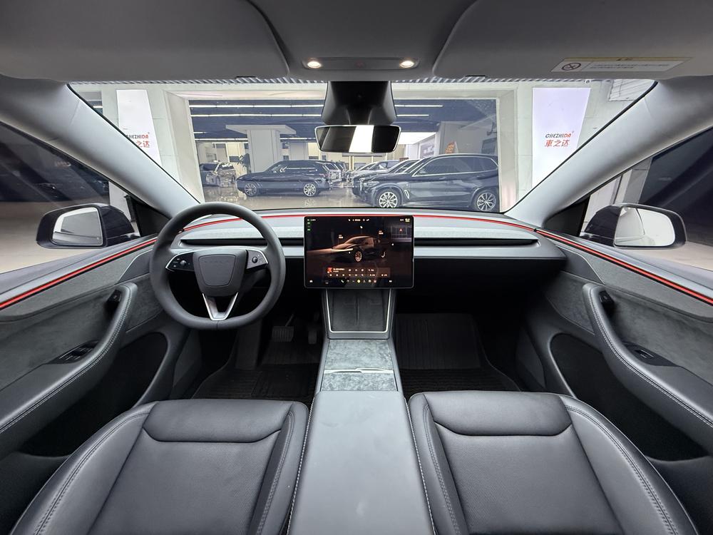 Tesla Model Y 2025 #8 Tesla Model Y 2025 car image #8