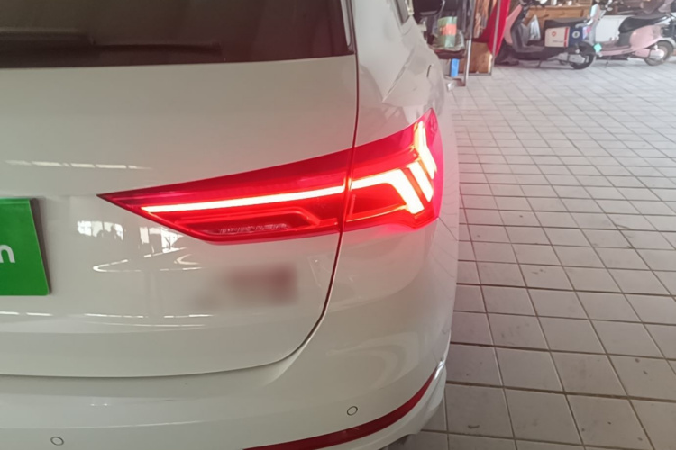 Audi Q3 2022 car image #8