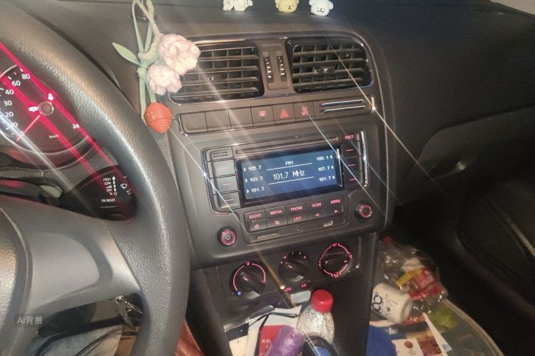 Volkswagen Polo 2015 car image #15
