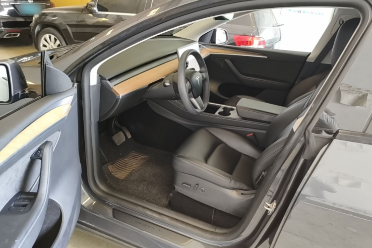 Tesla Model Y 2021 #16 Tesla Model Y 2021 car image #16