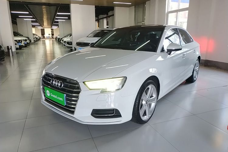 Audi A3 2019 immagine di auto #2