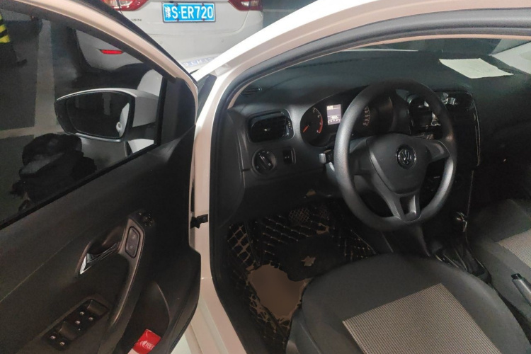 Volkswagen Polo 2018 car image #9
