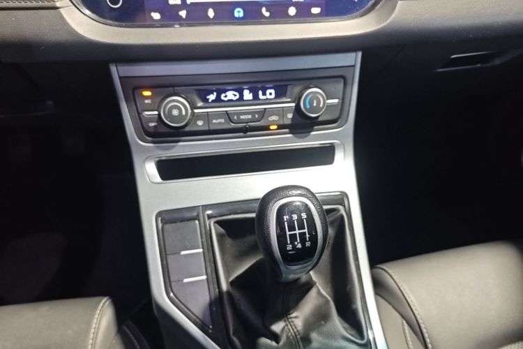 GEELY Emgrand 2018 car image #14