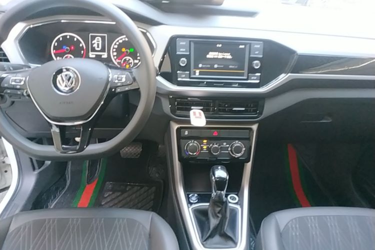 Volkswagen T-Cross 2020 #13 Volkswagen T-Cross 2020 car image #13