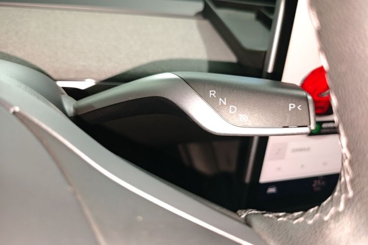 Tesla Model Y 2022 car image #18