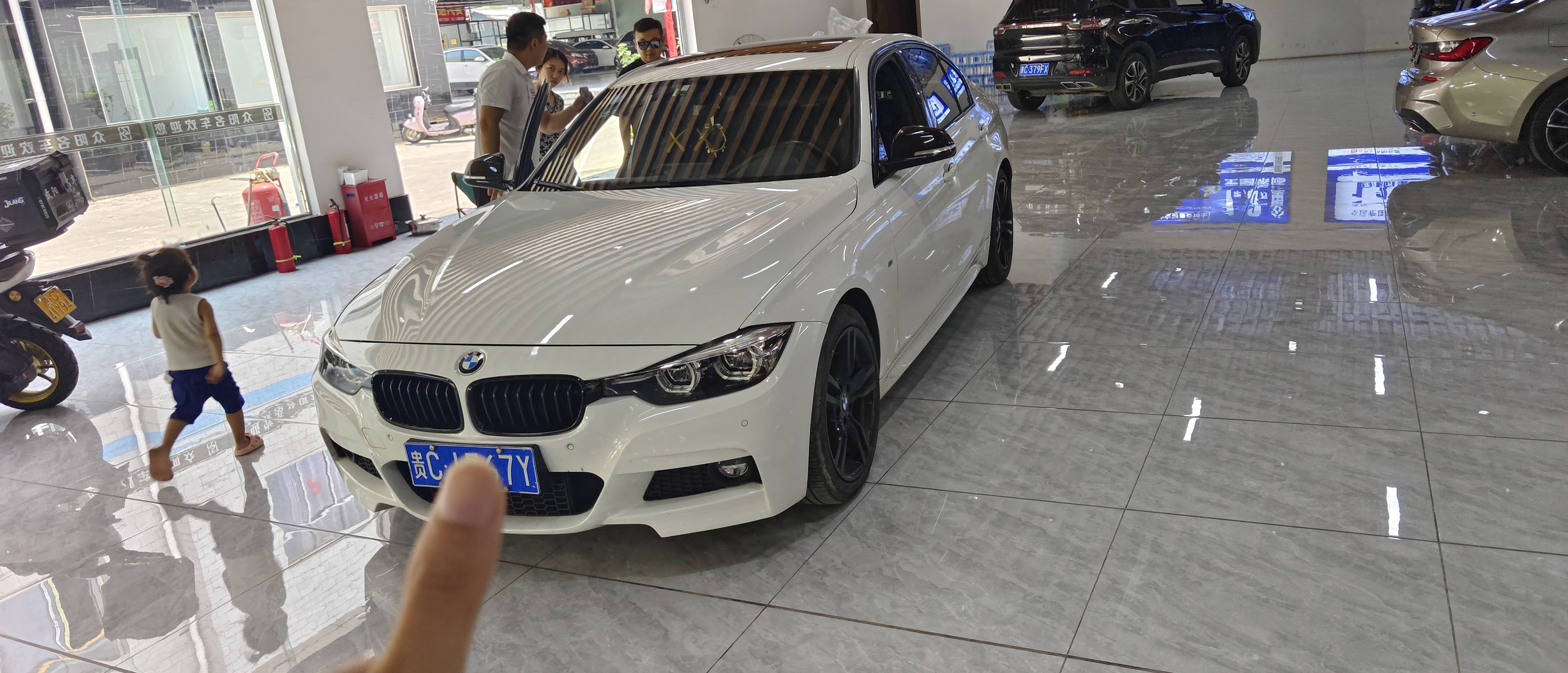 BMW 3 Series 2019 BMW 3 Series 2019 car image