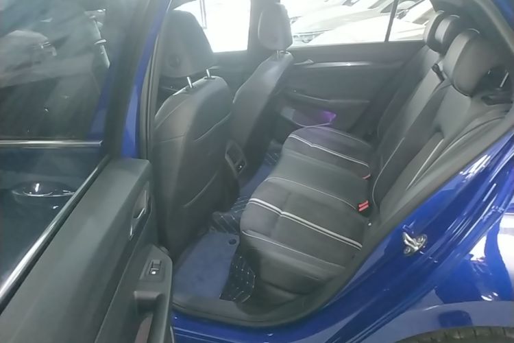 Volkswagen Golf 2021 car image #17