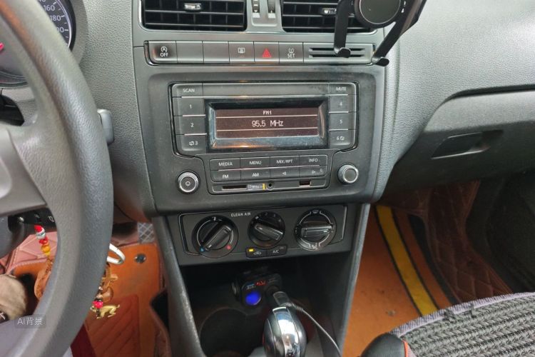 Volkswagen Polo 2019 car image #15