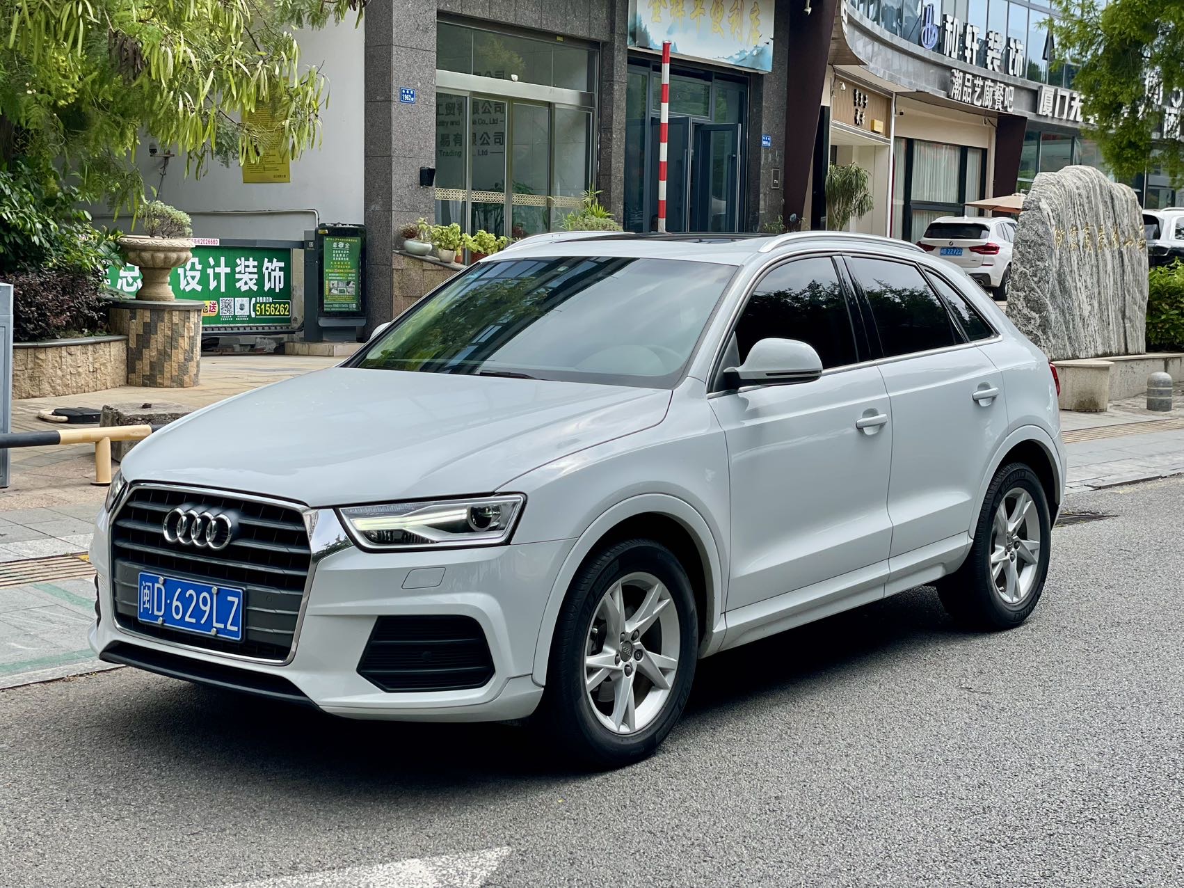 Audi Q3 2017 car image #2