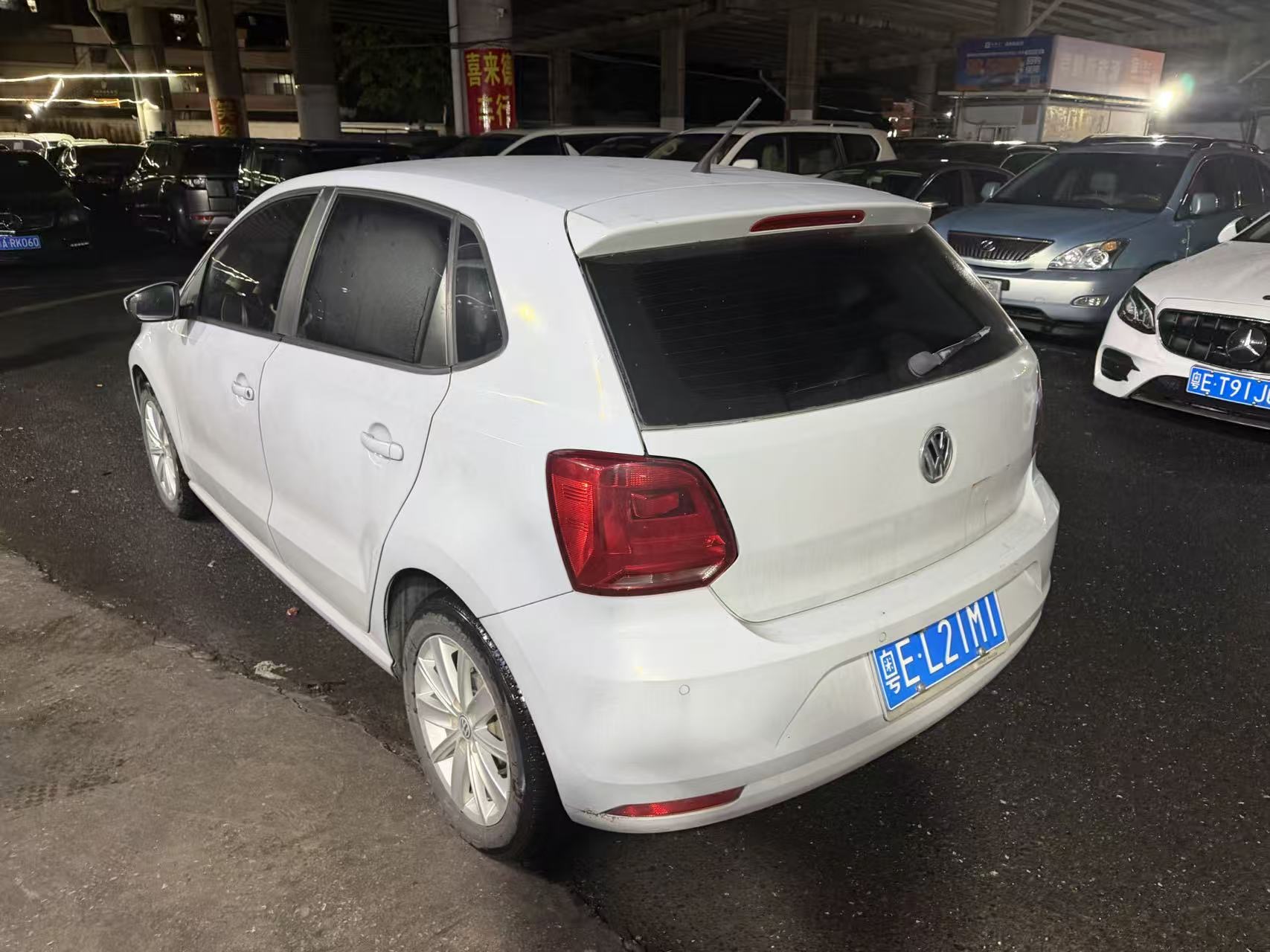 Volkswagen Polo 2014 car image #2