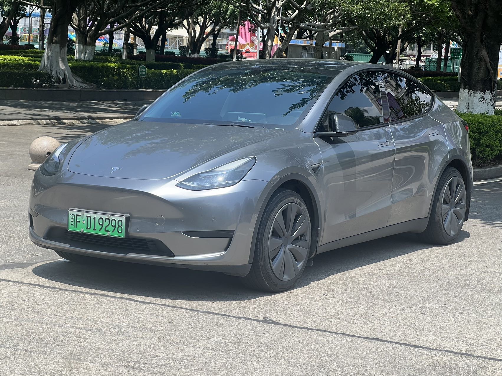 Tesla Model Y 2022 car image #2