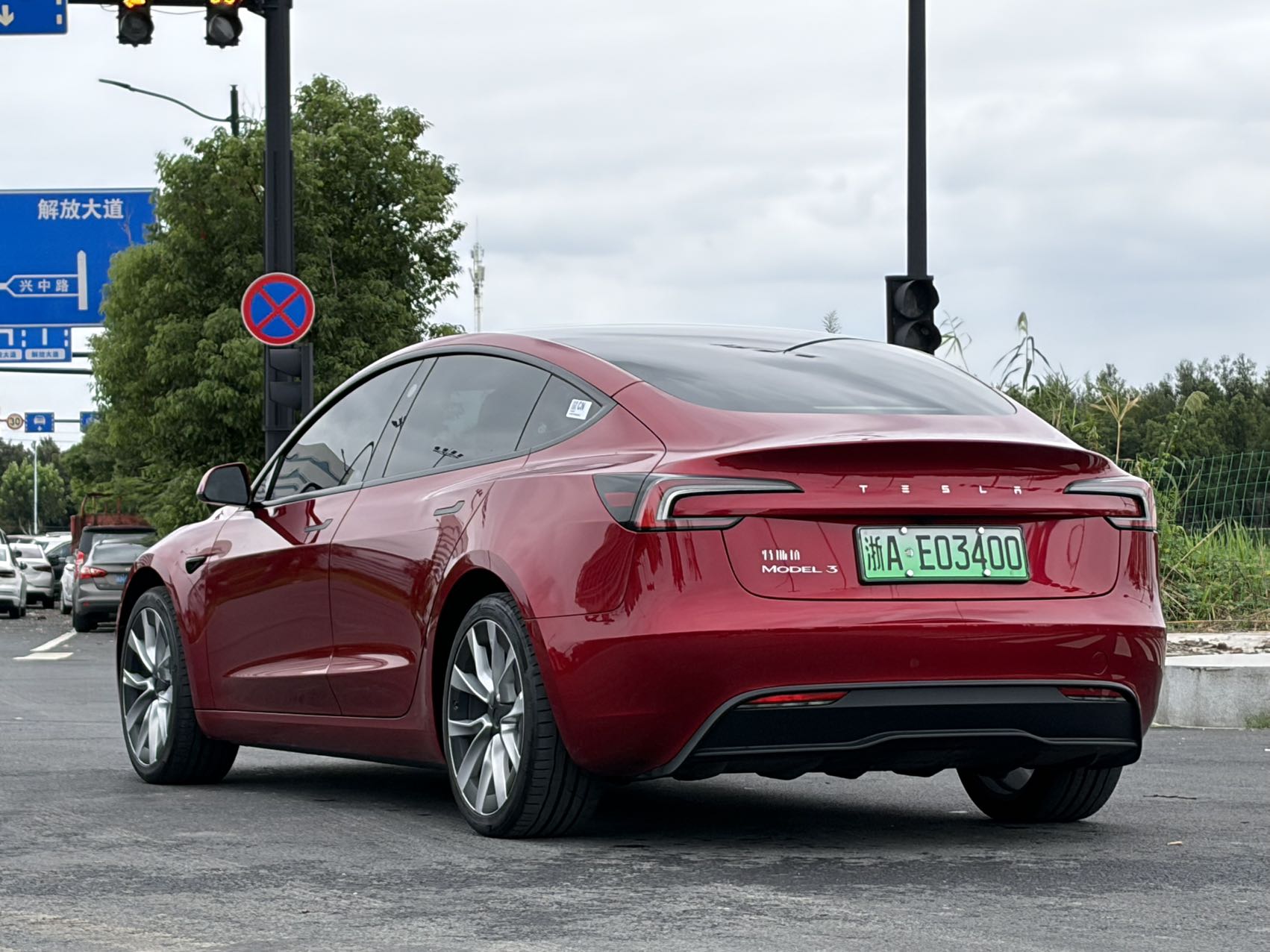 Tesla Model 3 2025 imagen de coche #4
